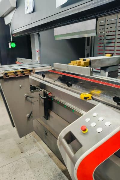 Pressa piegatrice CNC Bystronic Xpert Pro - lavorazione lamiera Brusati Oleggio